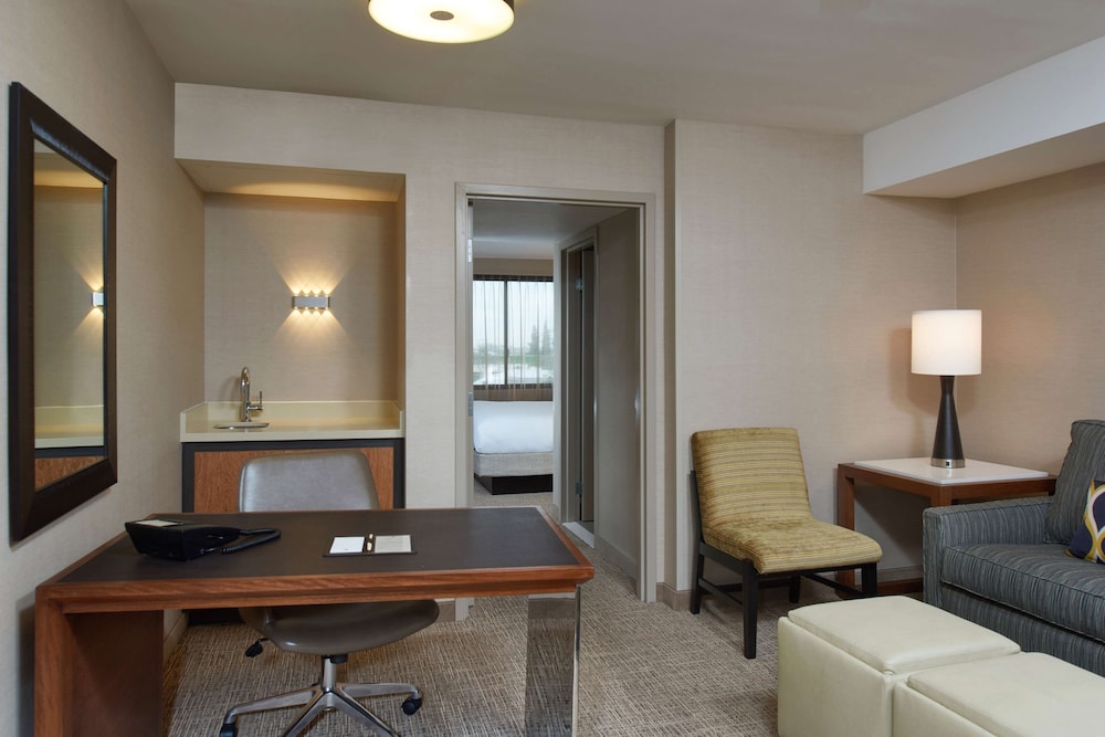 Doubletree By Hilton Fresno Convention Center 35/59