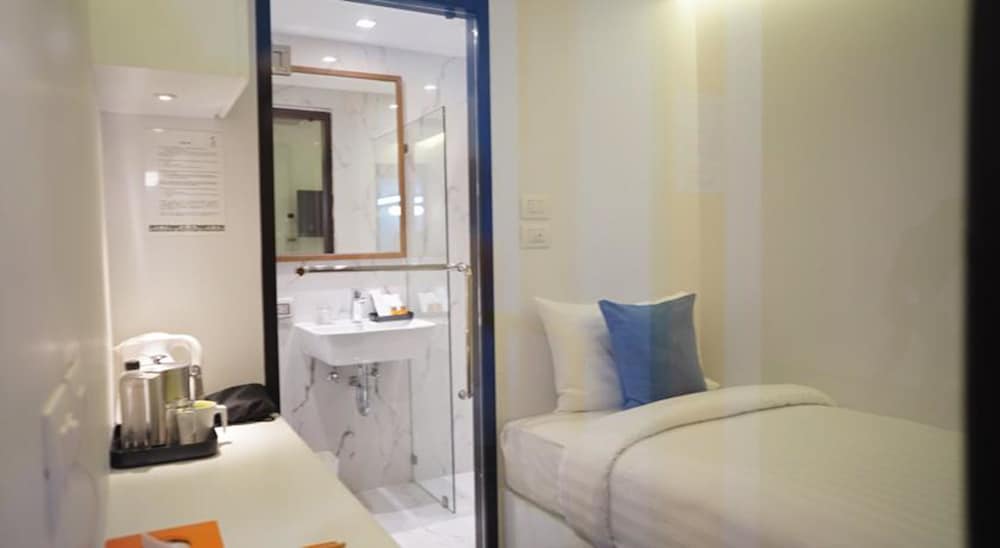 Sbox (Sukhumvit 31) 13/68