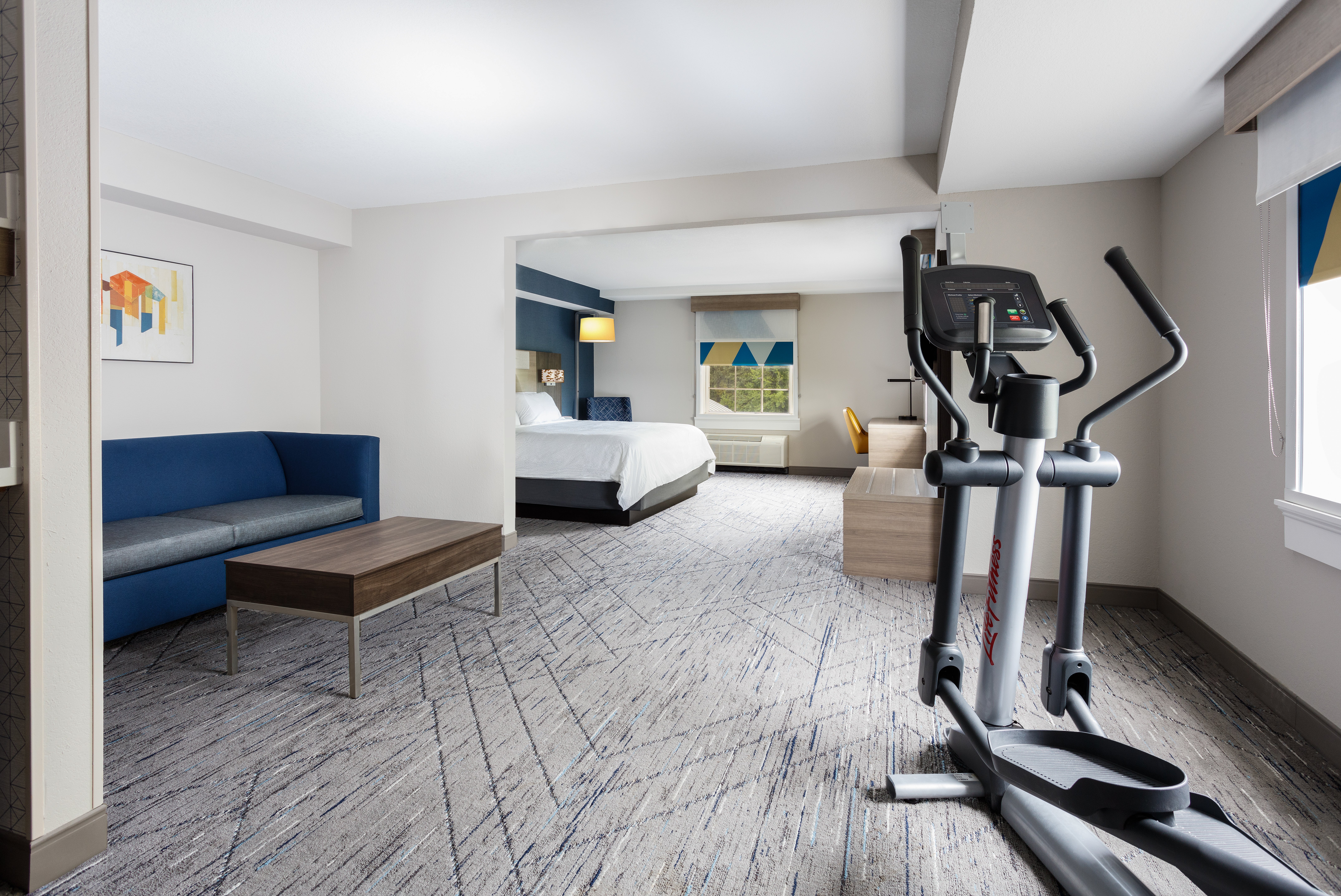 Holiday Inn Express Suites Williamsburg 35/56