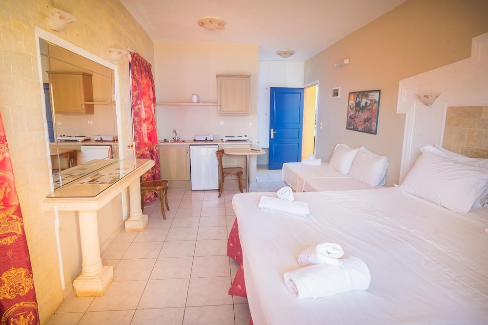 Parthenis Hotel & Suites 9/50