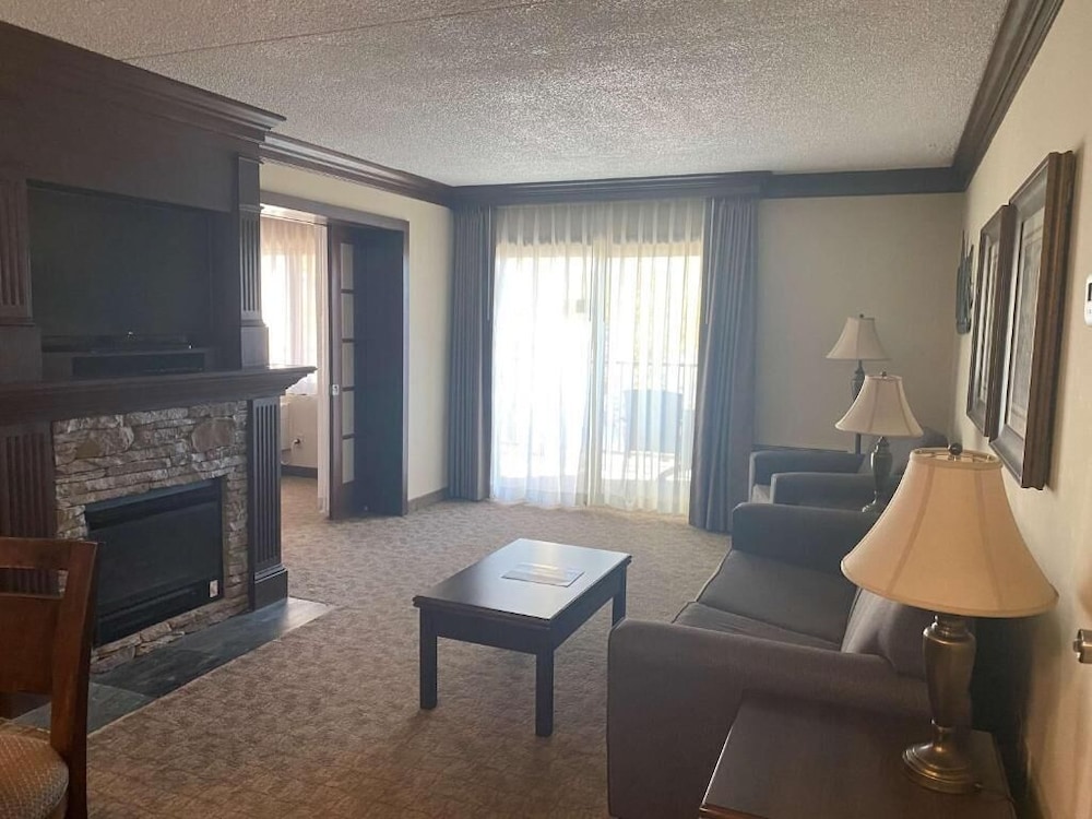 Fourwinds Lakeside Inn Marina 29/48