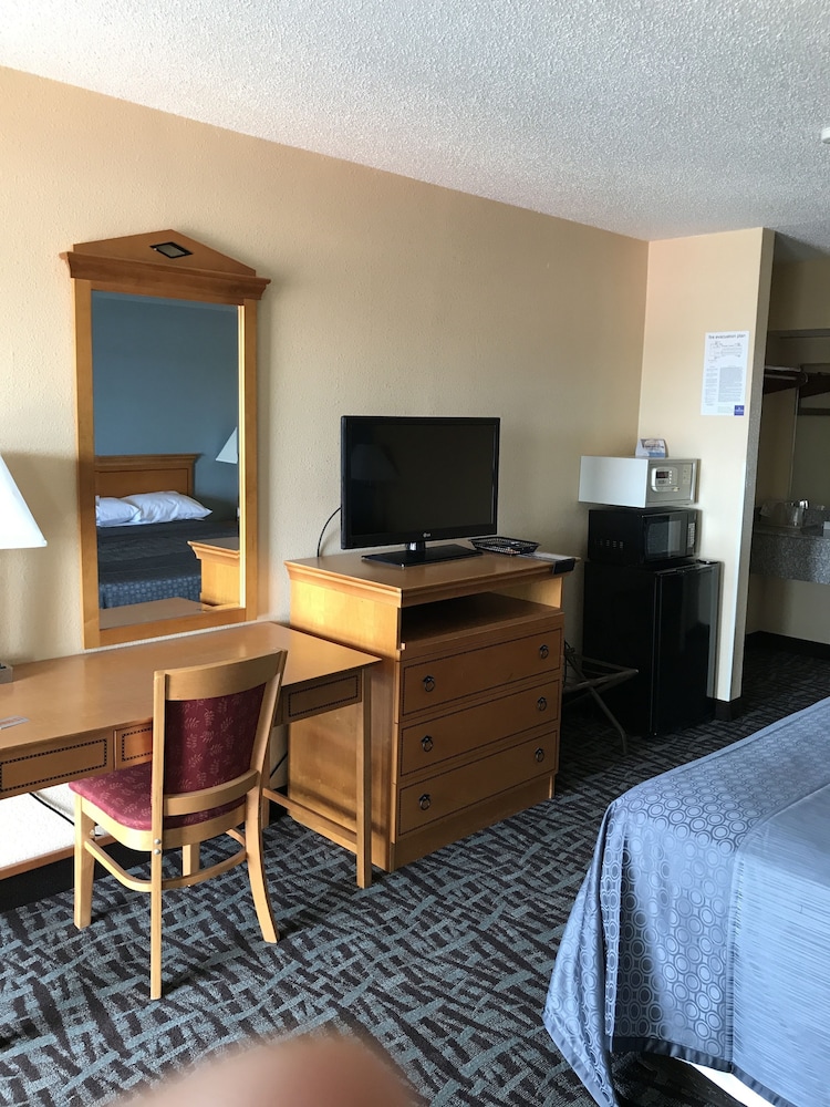 Carolina Inn Suites At Lake Norman 14/34