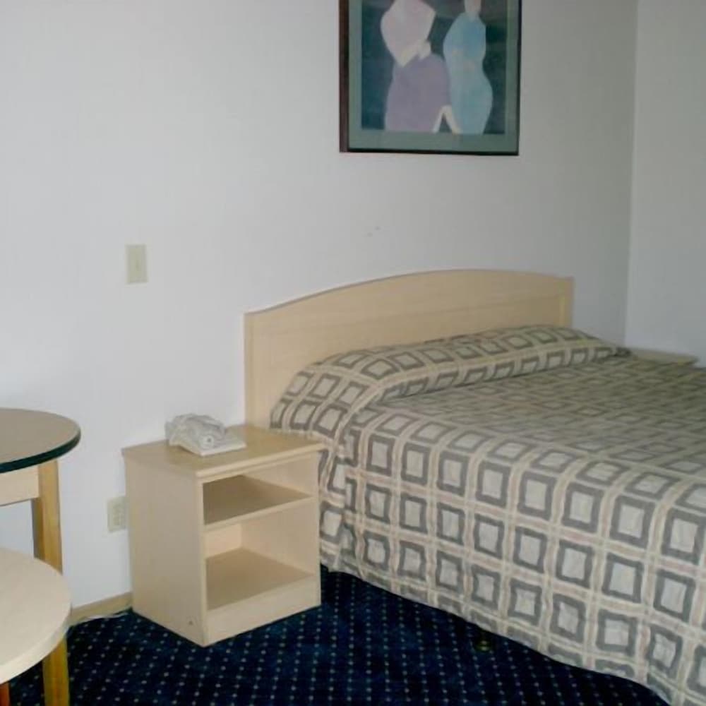 Crown Lodge Motel Oakland 17/28