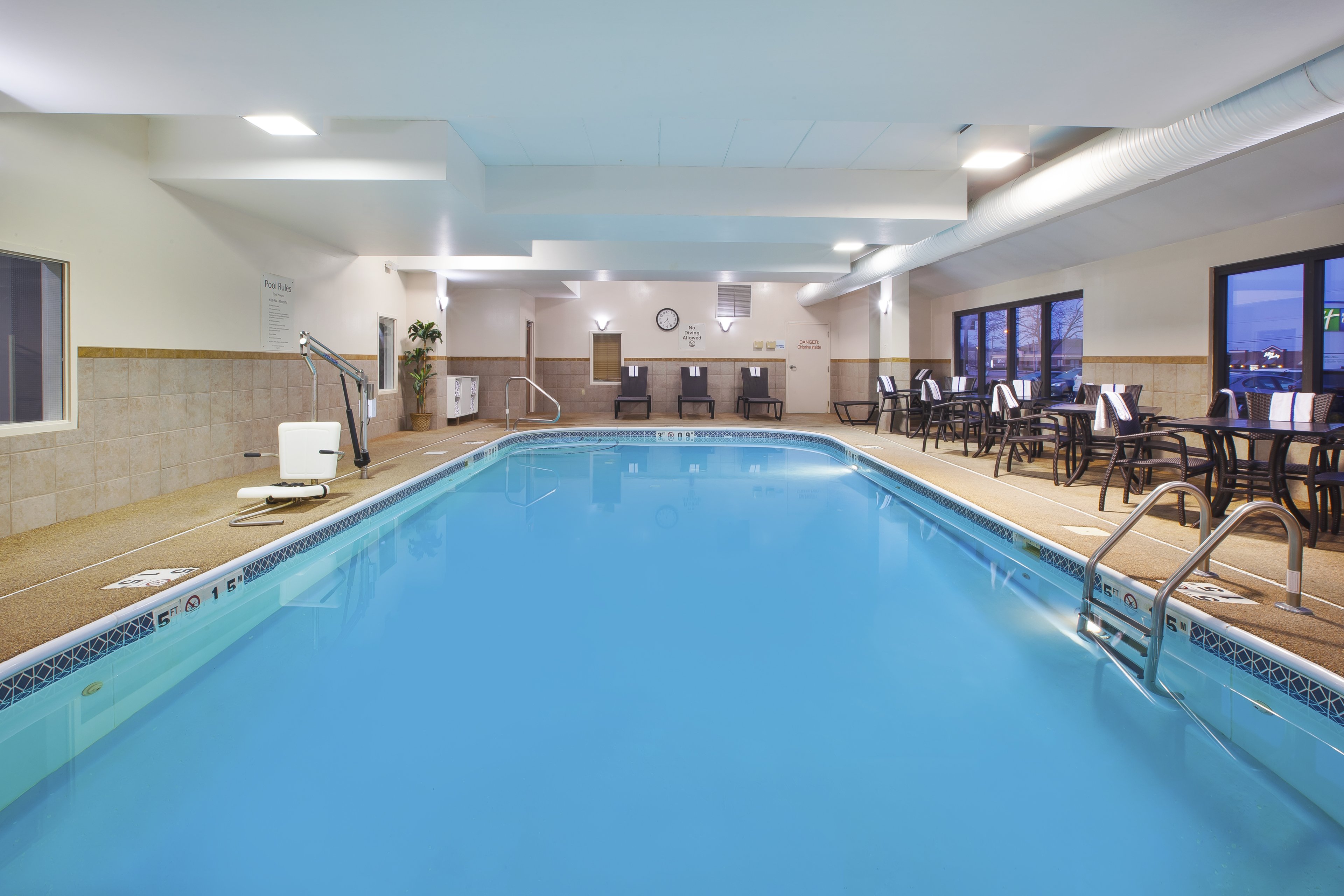 Holiday Inn Express Tiffin 18/24