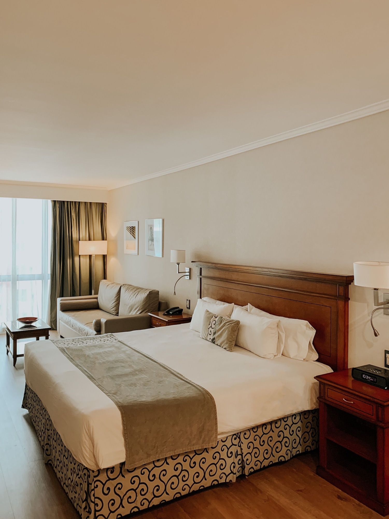 Deluxe, King Bed, City View, Private Bathroom 7/10