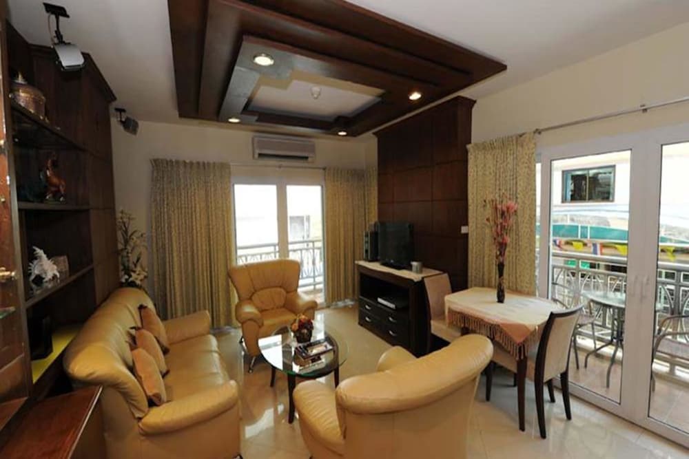 The Whitehouse Condotel 22/40