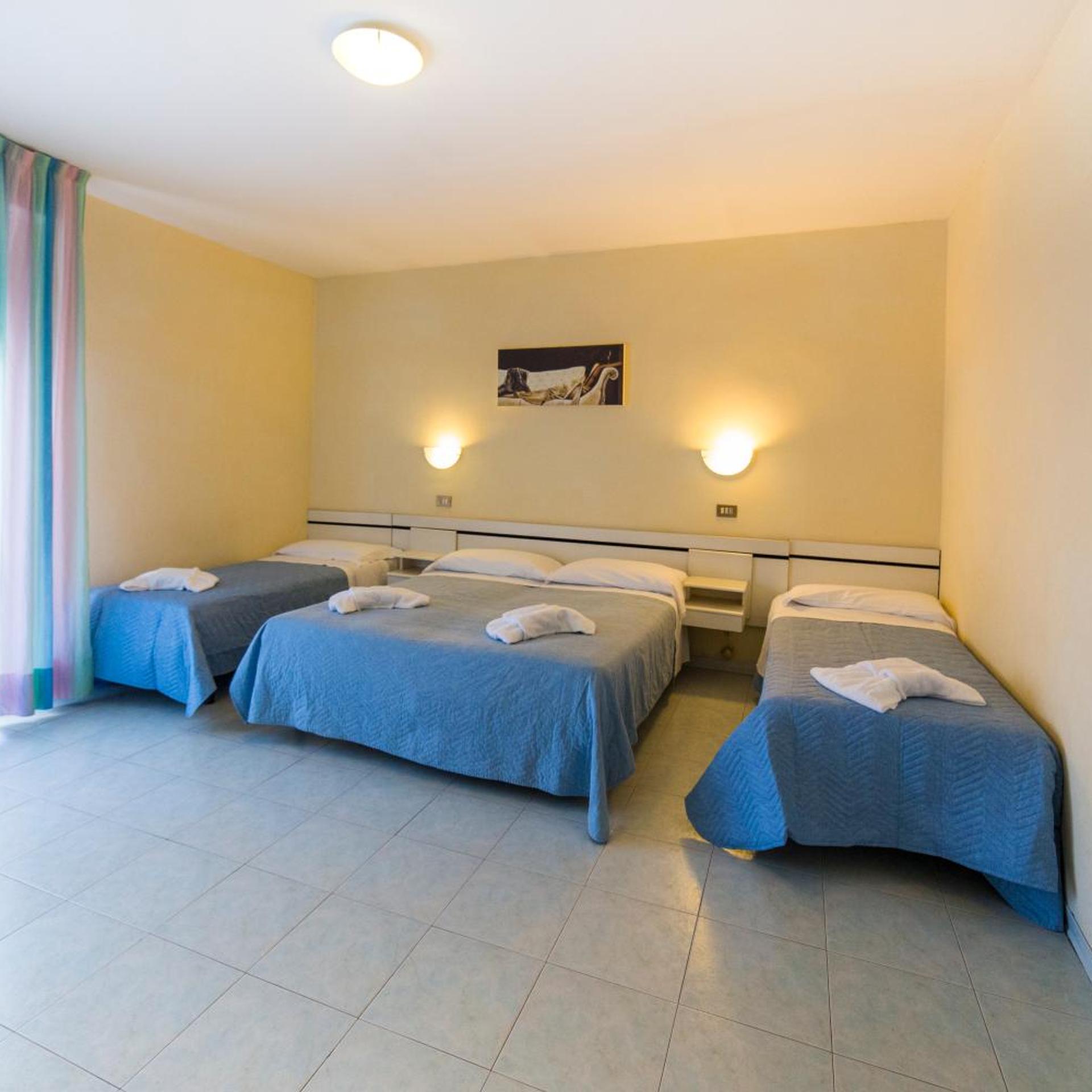ROOM, QUADRUPLE