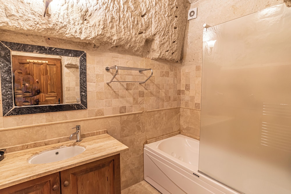 Traditional, Queen Bed, Dervish Cave House 9/10