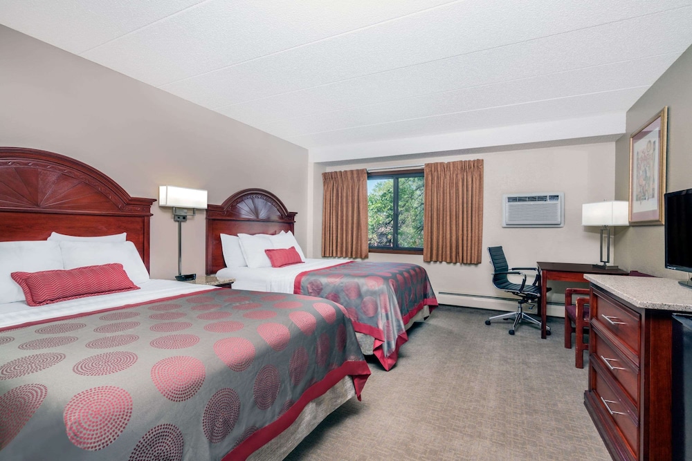 Ramada By Wyndham Minneapolis Golden Valley 10/42