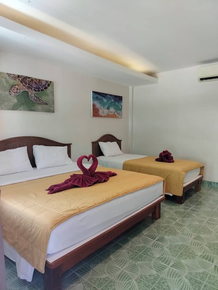 DELUXE, BUNGALOW, TWIN BEDS