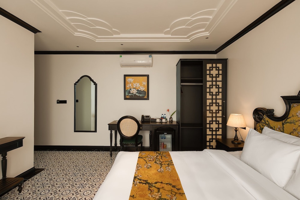 غرفة ديلوكس بسرير كينج بإطلالة على المدينة بشرفة، C'Lau Hotel Ninh Binh - A Gem Nestled in Ancient Quarter 2/10