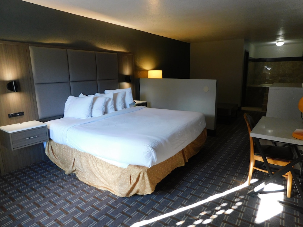 Days Inn & Suites By Wyndham Downtown Gatlinburg Parkway 20/68