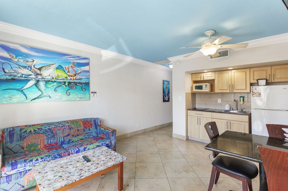 Bay Palms Waterfront Resort - Hotel and Marina 11/70