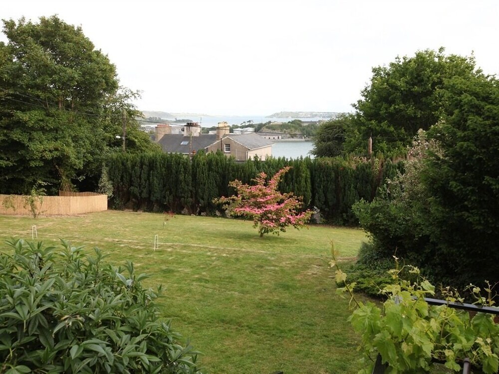 Robin Hill House 45/50