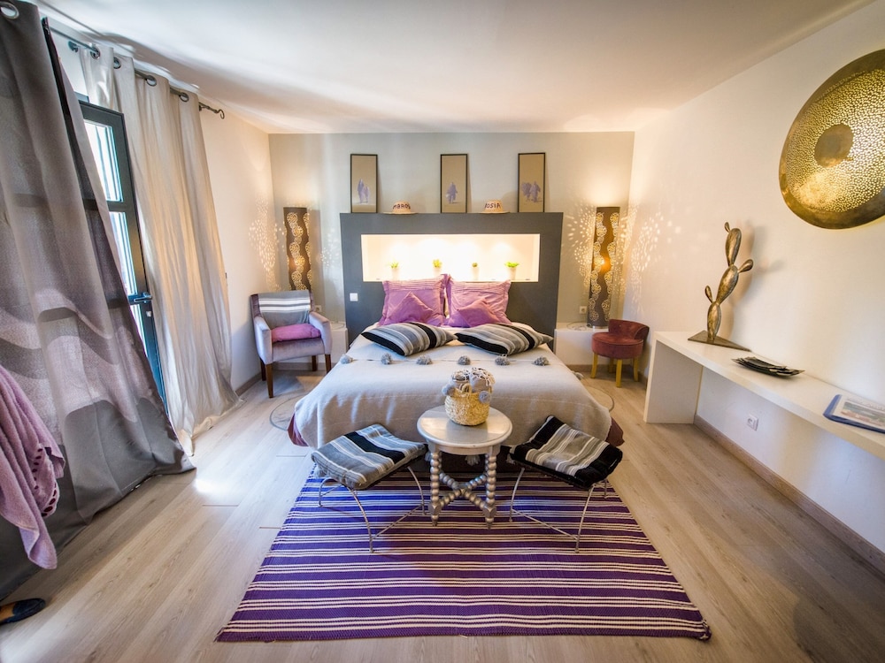 Villa Ambrosia 8/50