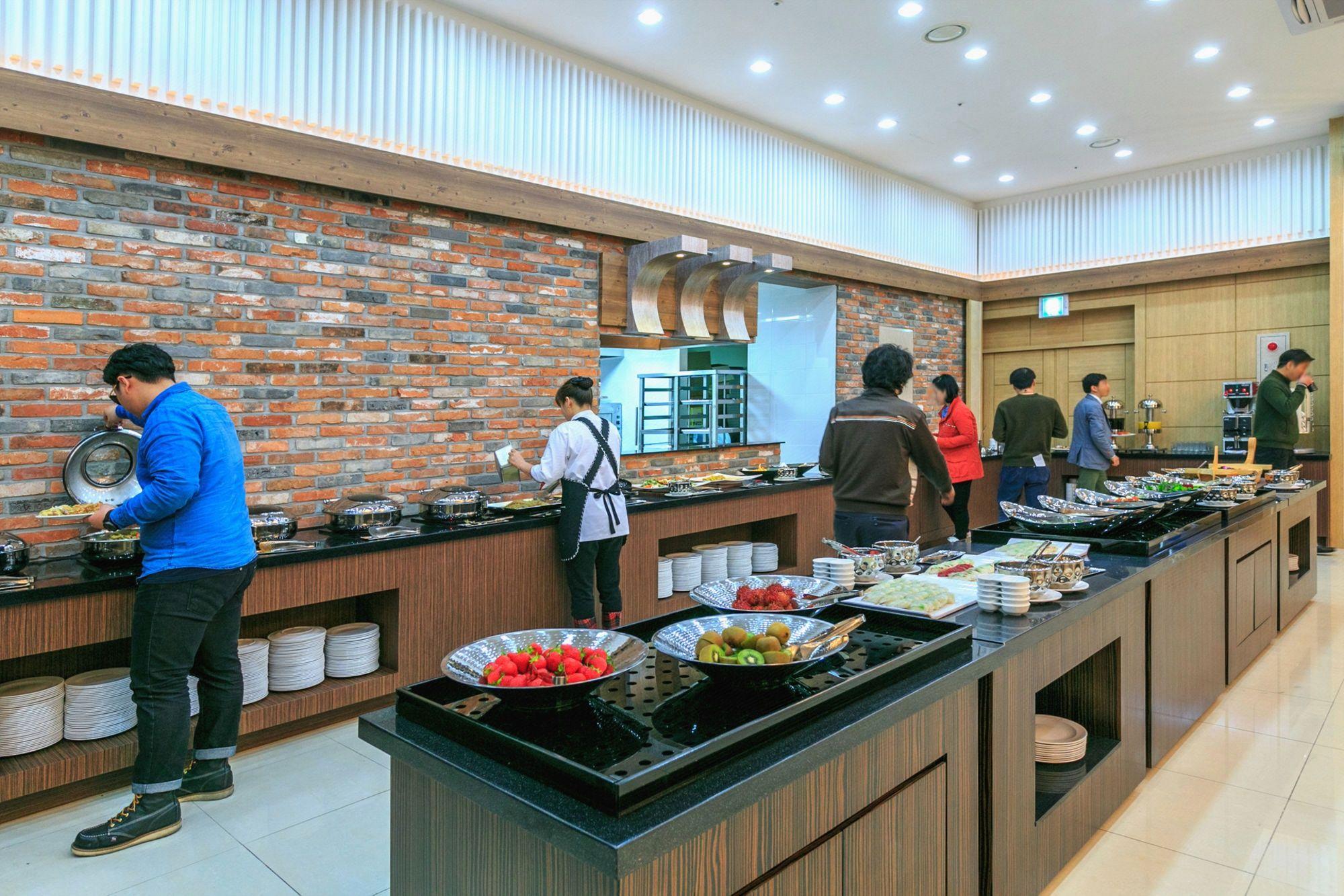 Tongyeong Beach Castle Hotel 46/54