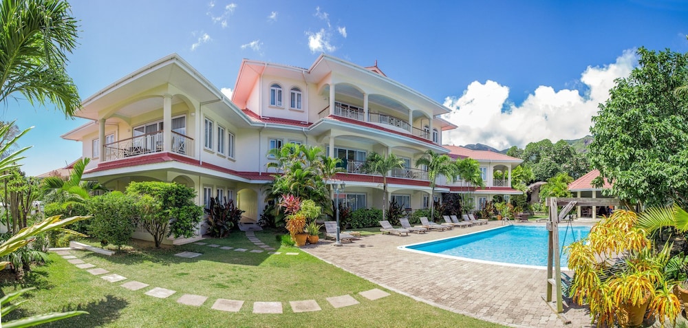Marie Laure Suites 24/29