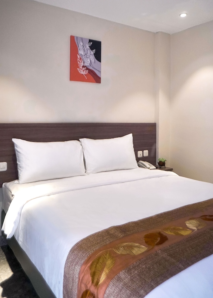 Lun Hotel Manado 10/26