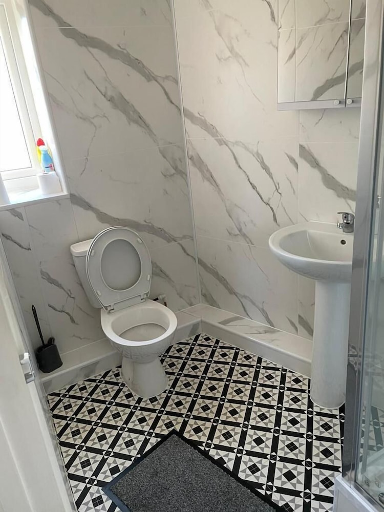 Rahal Hotel Hackney London 45/47