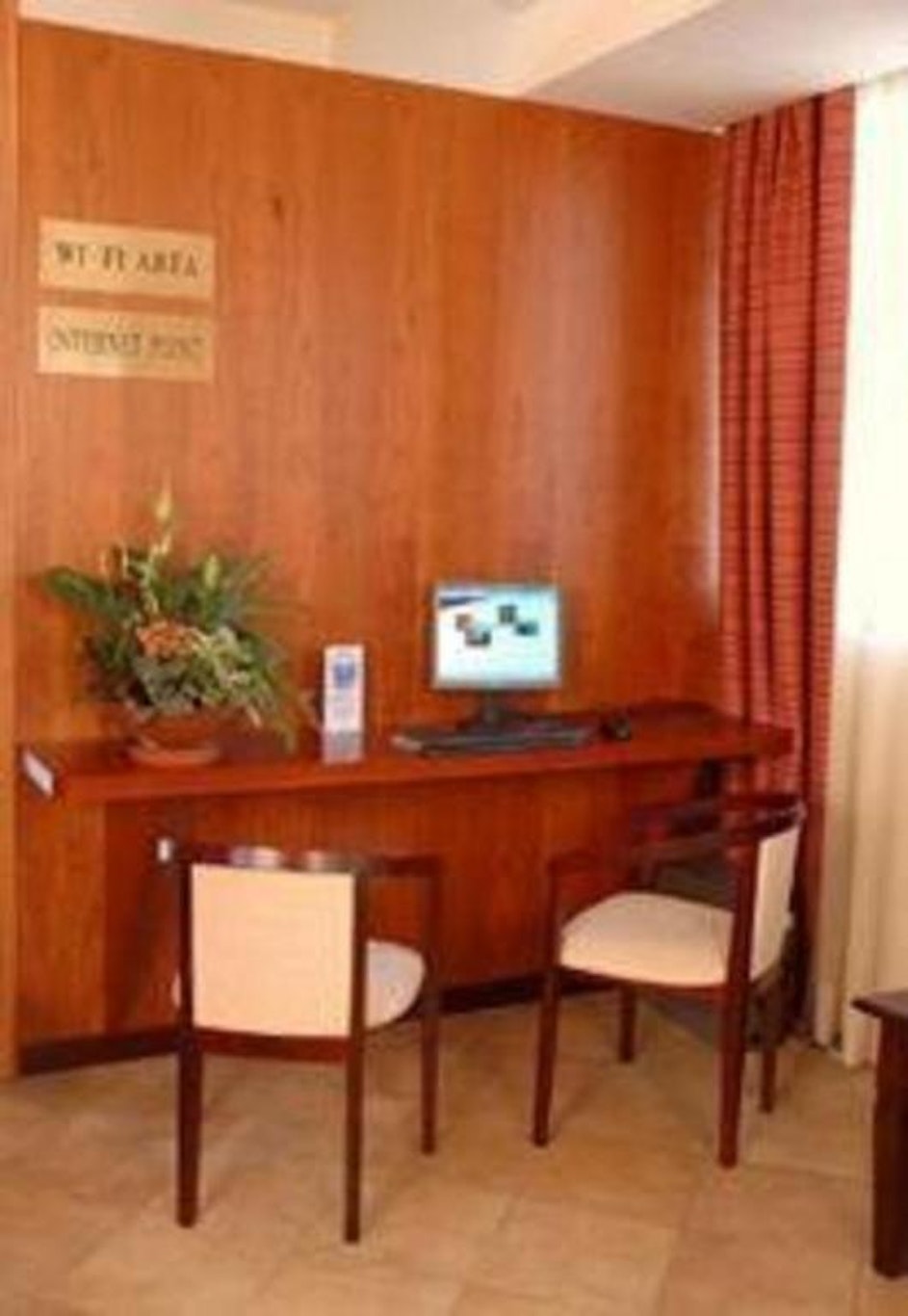 Cassia Hotel 3/34