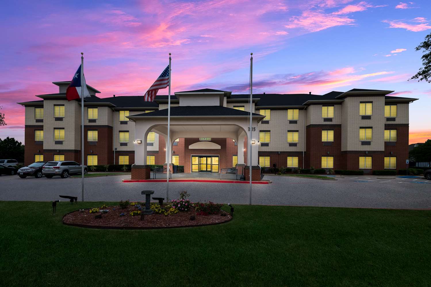 Best Western Plus Lake Dallas Inn & Suites 2/27