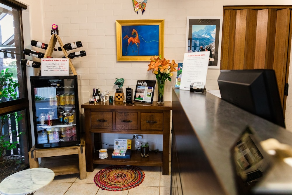 Country Pathfinder Motor Inn 42/47