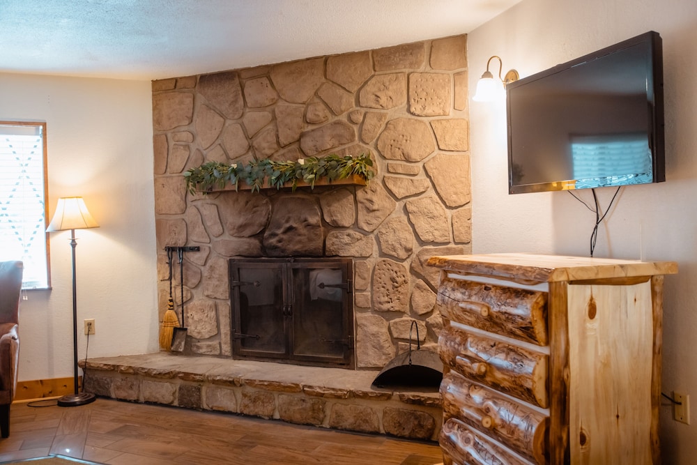 Brookside Lodge 23/33