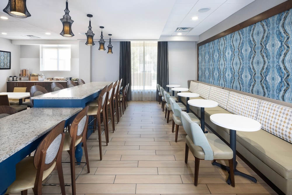 Holiday Inn & Suites Asheville-Biltmore Village Area 55/70