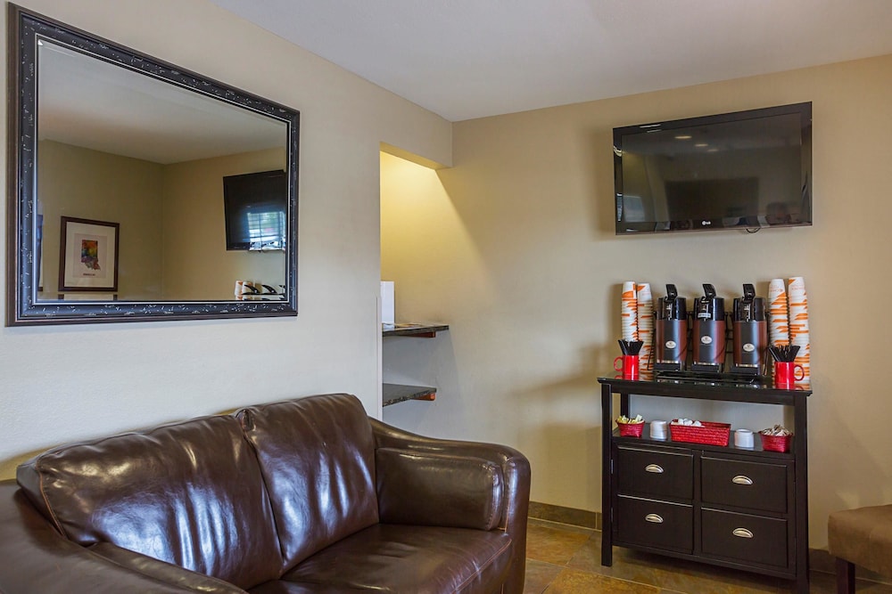 Birch Hill Suites Clarksville 25/35