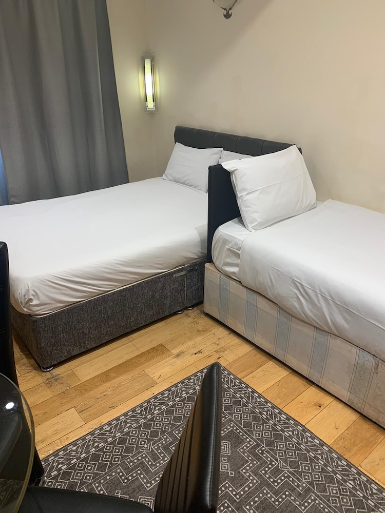 LONDON PLAZA SERVICED APARTMENTS 27/52