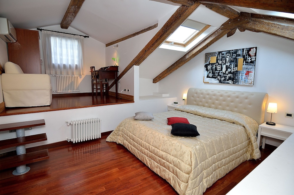 Charming Venice Apartments 44/78