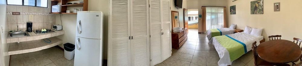 Hotel And Villas Huetares 47/50