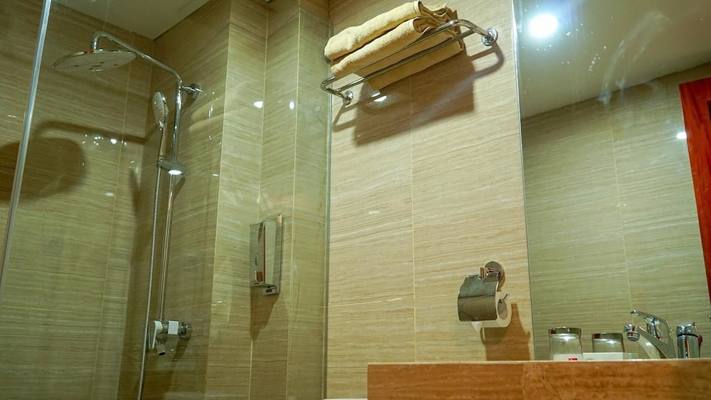 Lombok Vaganza Hotel & Convention 37/38