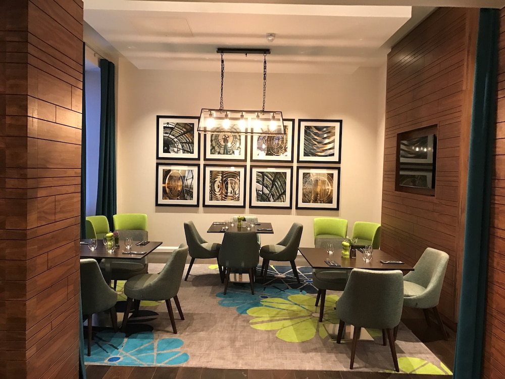 Courtyard by Marriott Edinburgh 43/64