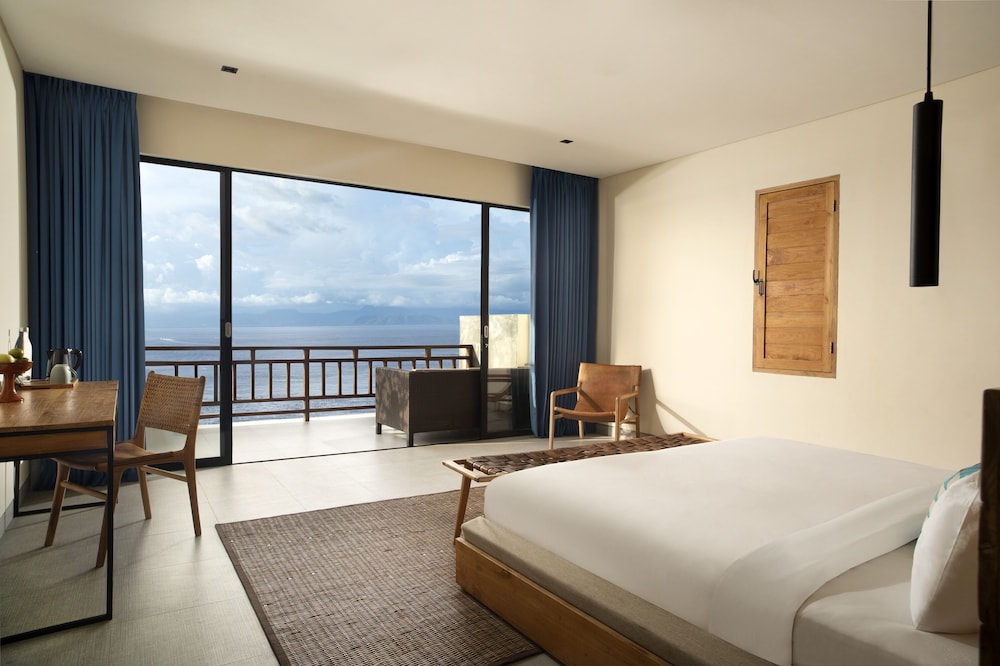 GRAND, DELUXE, OCEAN VIEW