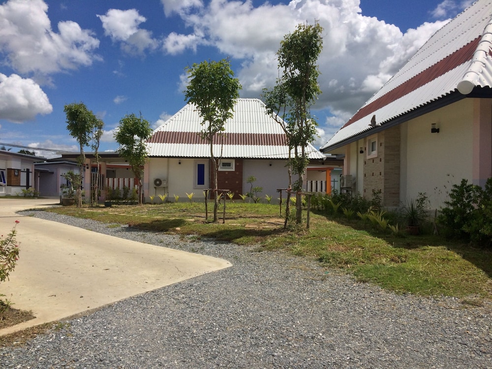 Suanrak Resort 10/16