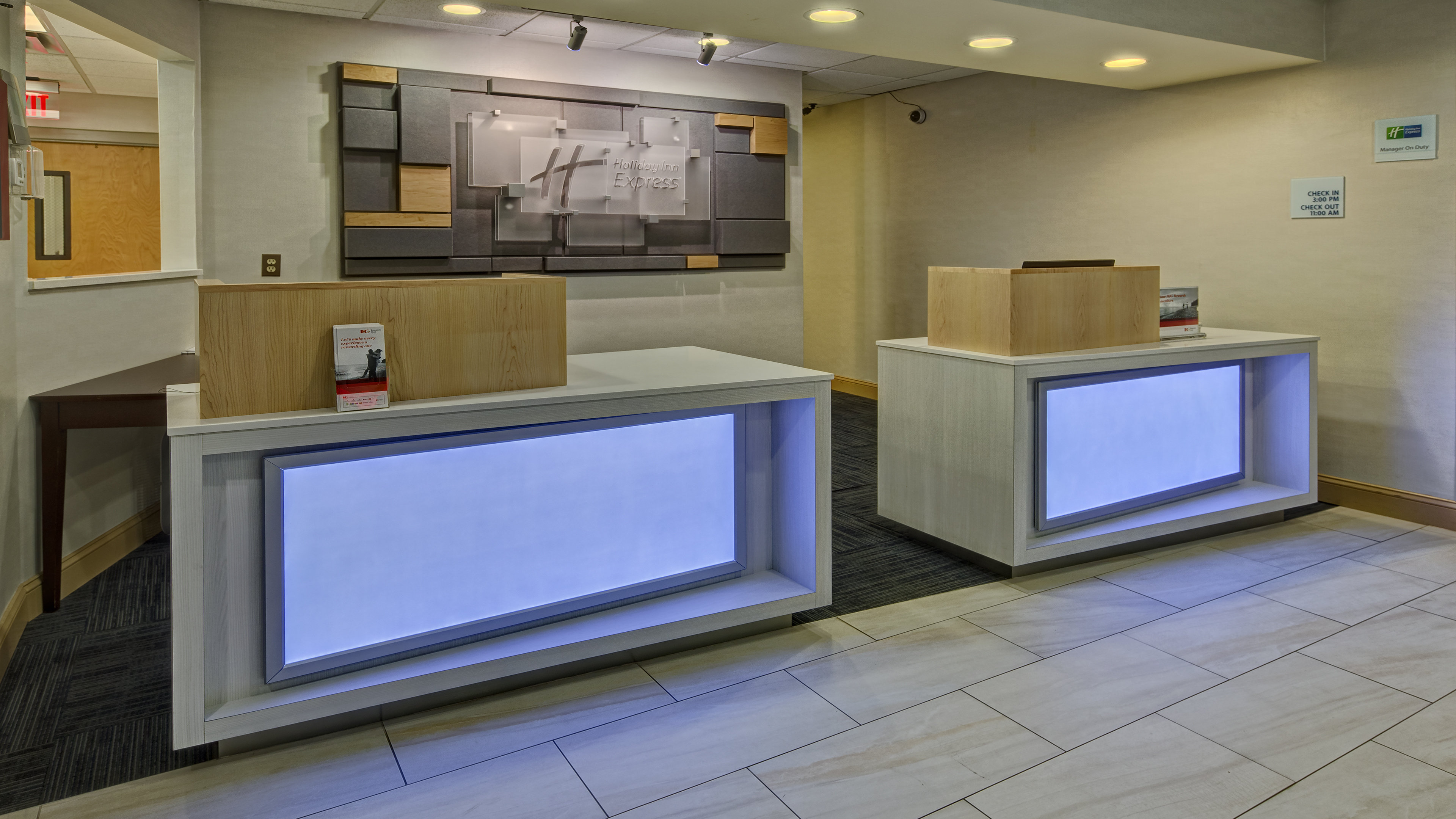 Holiday Inn Express Hotel And Suites London 4/27