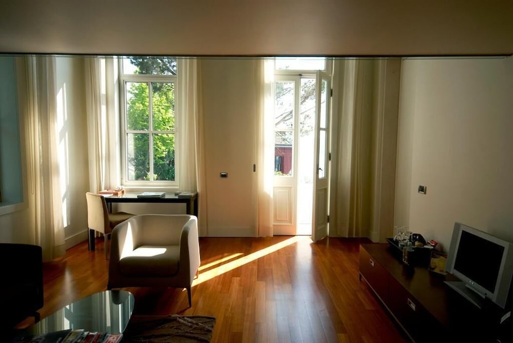 Ajia Hotel 5/50