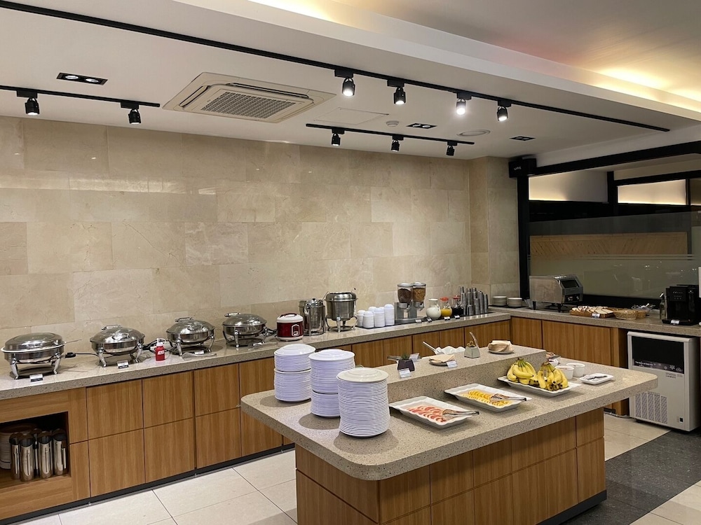 Tower Hill Hotel 34/48