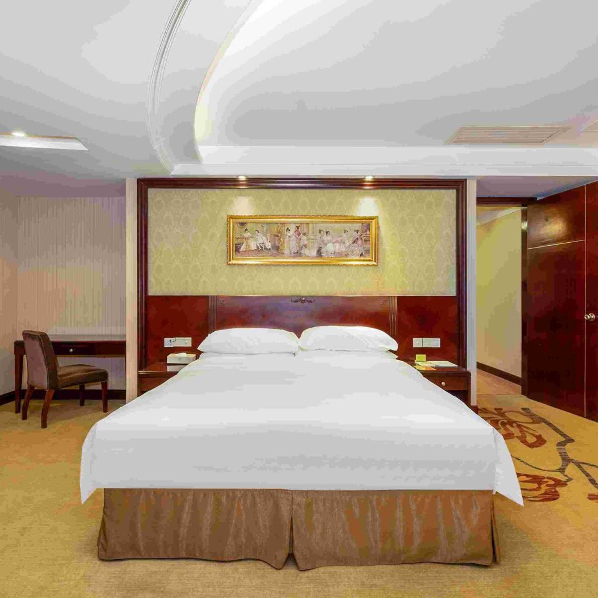 Vienna Hotel (Dongguan Houjie Convention and Exhibition Center) 45/75