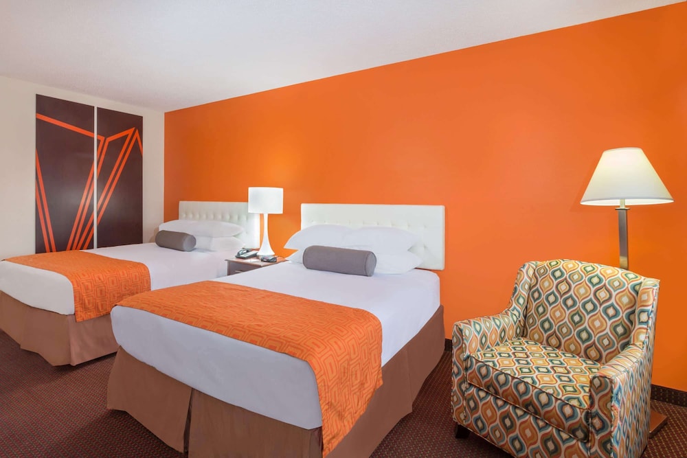 Howard Johnson By Wyndham Vero Beach/I-95 17/42