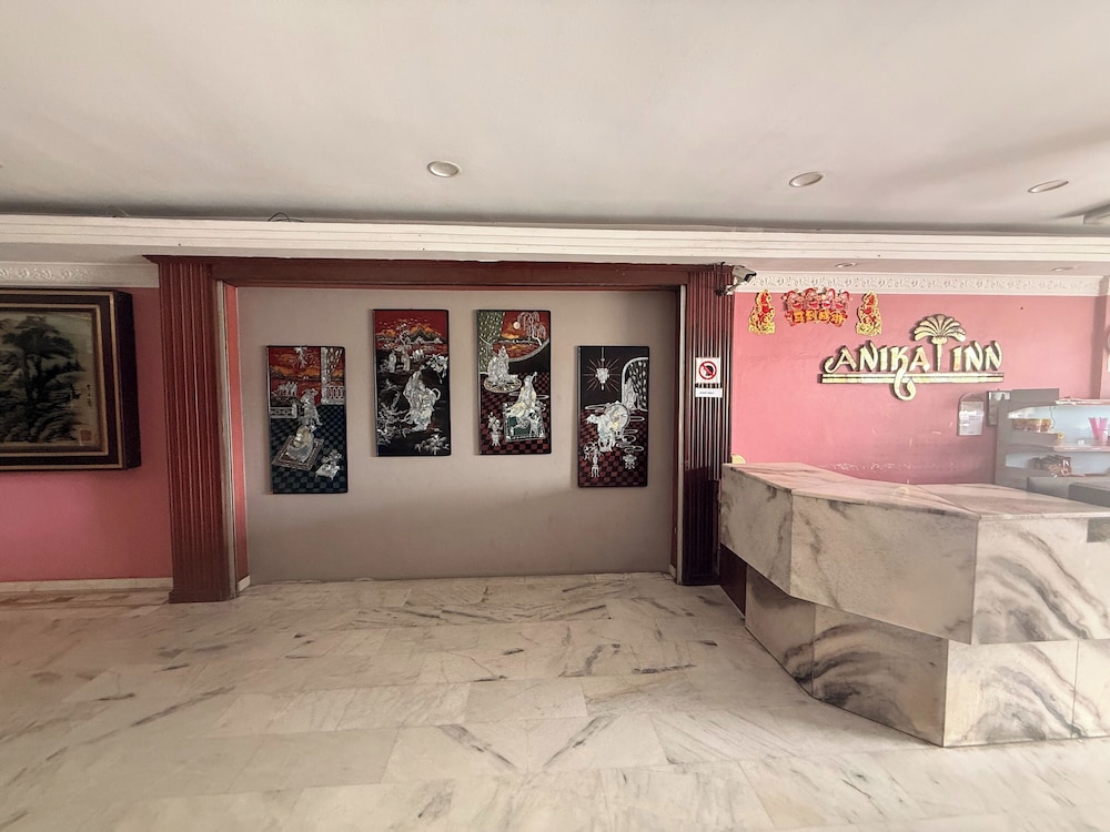 Anika Inn 5/44