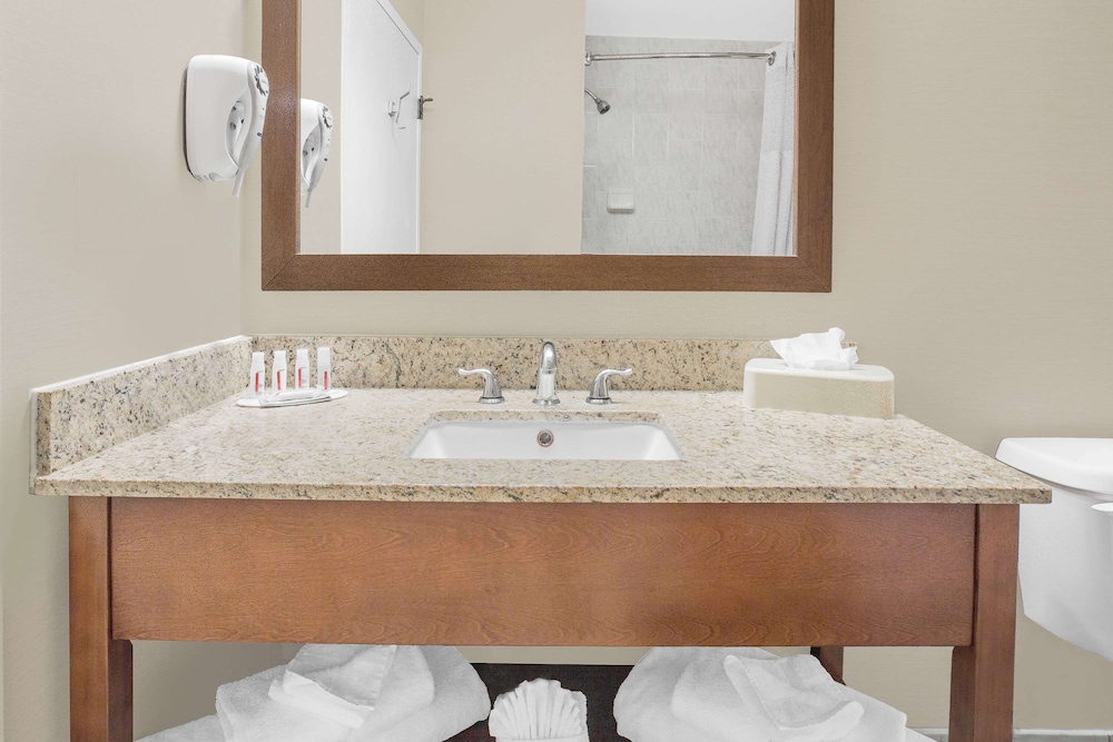 جناح استوديو بسريرين كوين، Ramada By Wyndham Denver International Airport 5/6