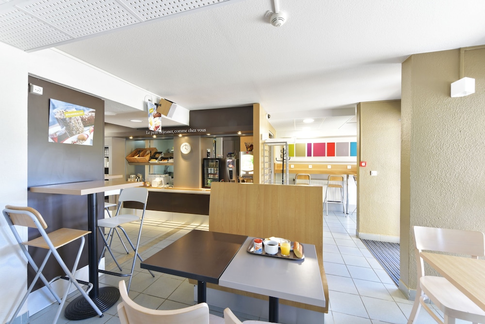 B&B Hotel Clermont Ferrand Le Brezet Aeroport 24/28