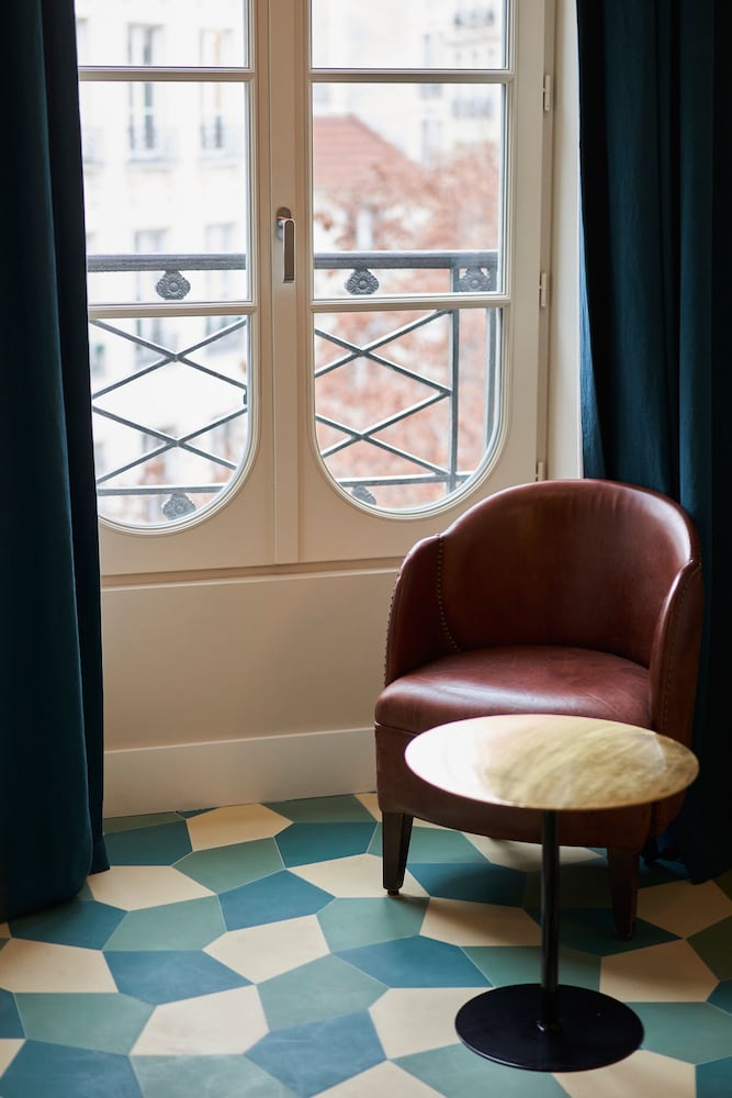 Hotel du Sentier 23/36
