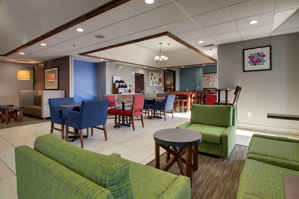 Holiday Inn Express Suites Lebanon 45/57
