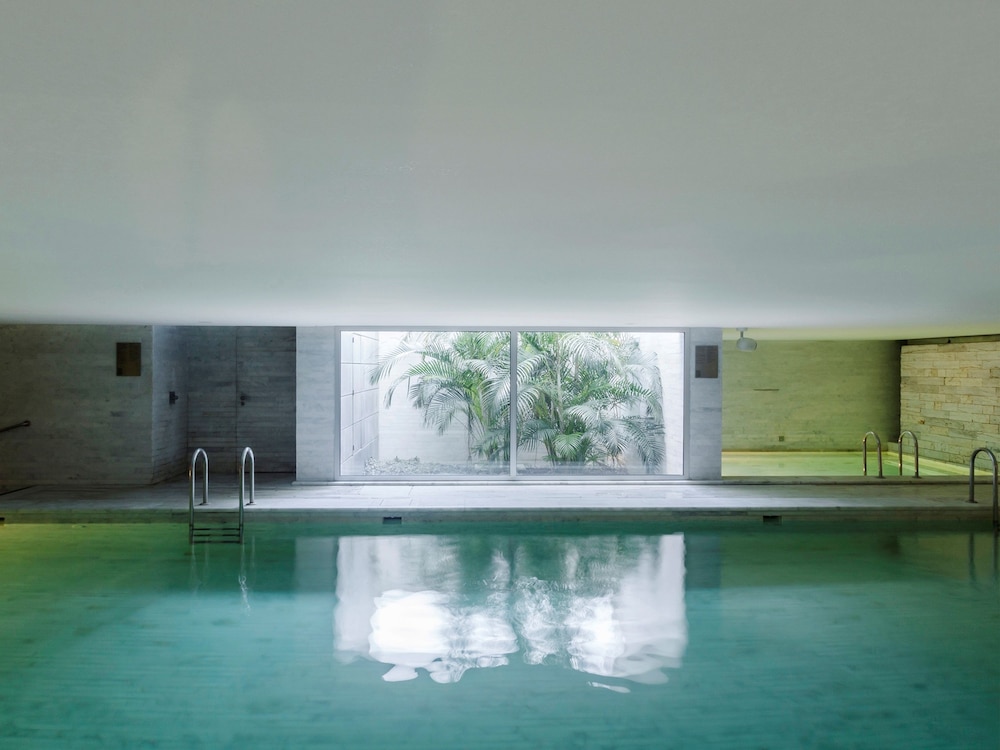 swimming pool spa