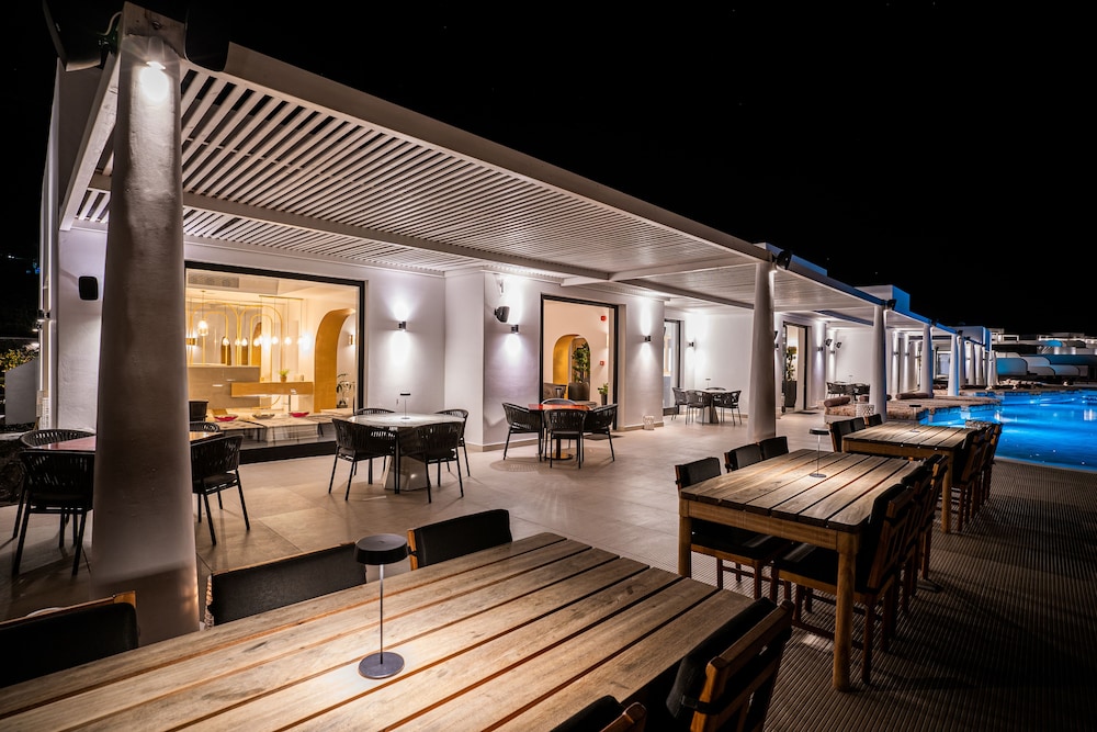 Cresanto Luxury Suites 45/60