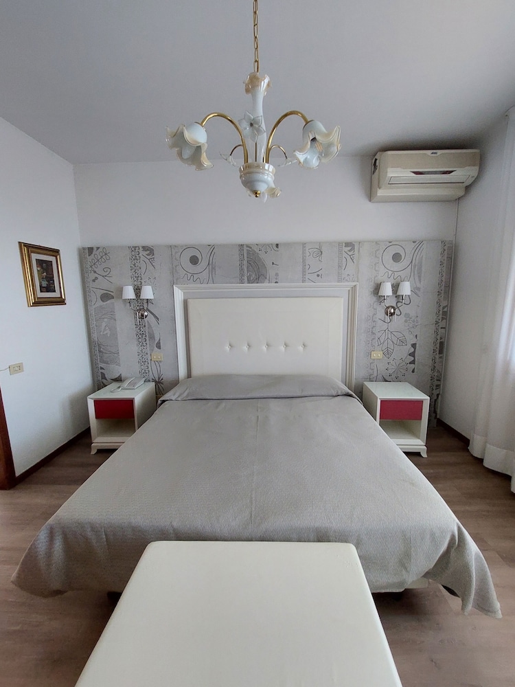 ALBERGO ALLA PINETA 8/23