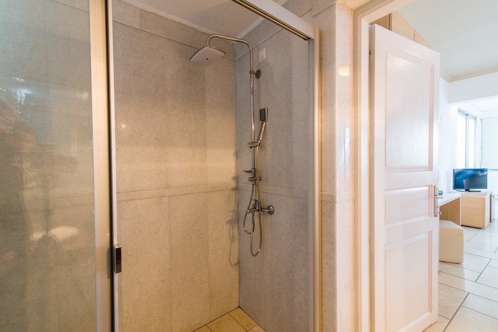 Antinea Suites and Spa 73/75